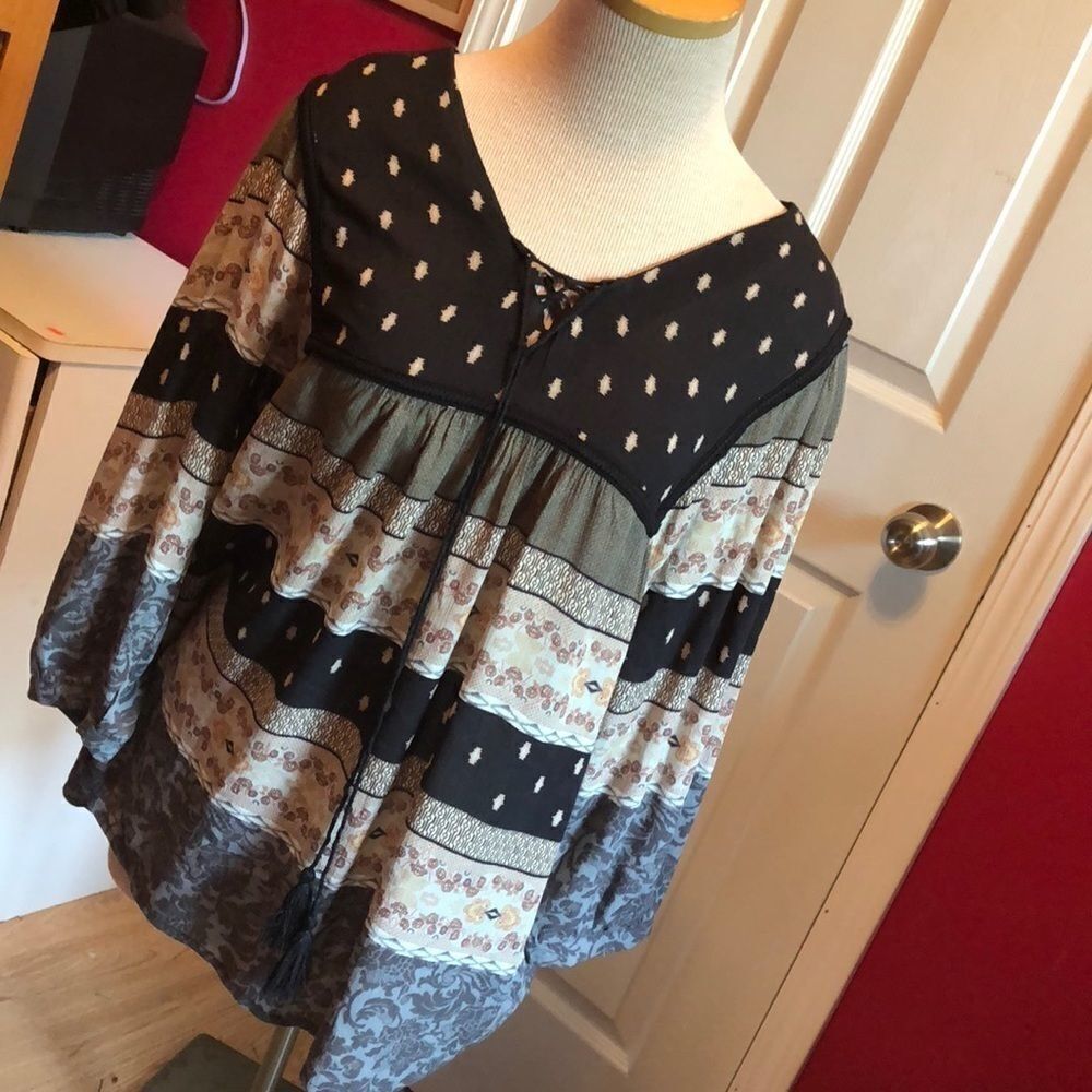 Cute boho styled top sz M.  Dress barn